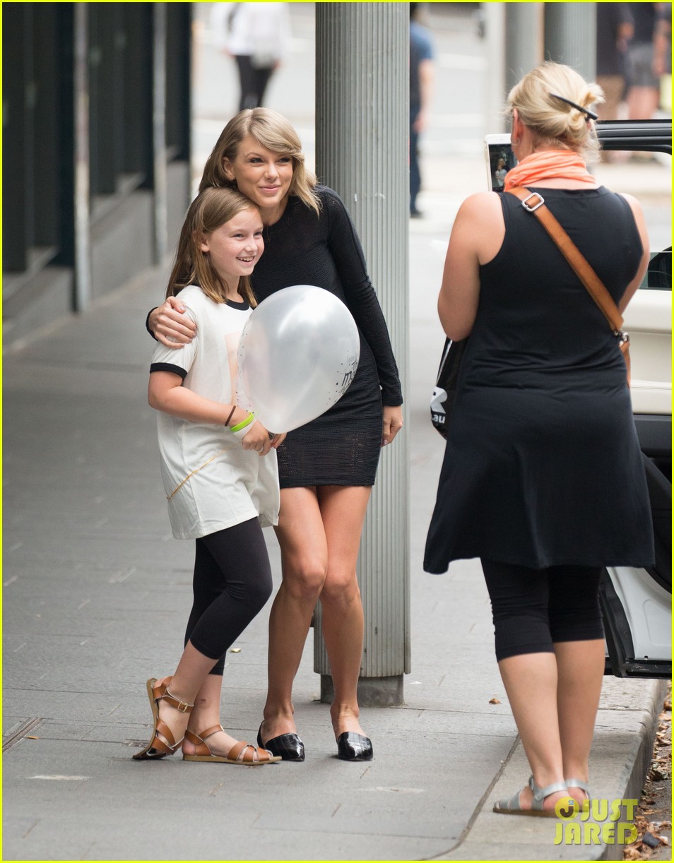 Taylor Swift Rocks a Lacy Little Black Dress in Sydney