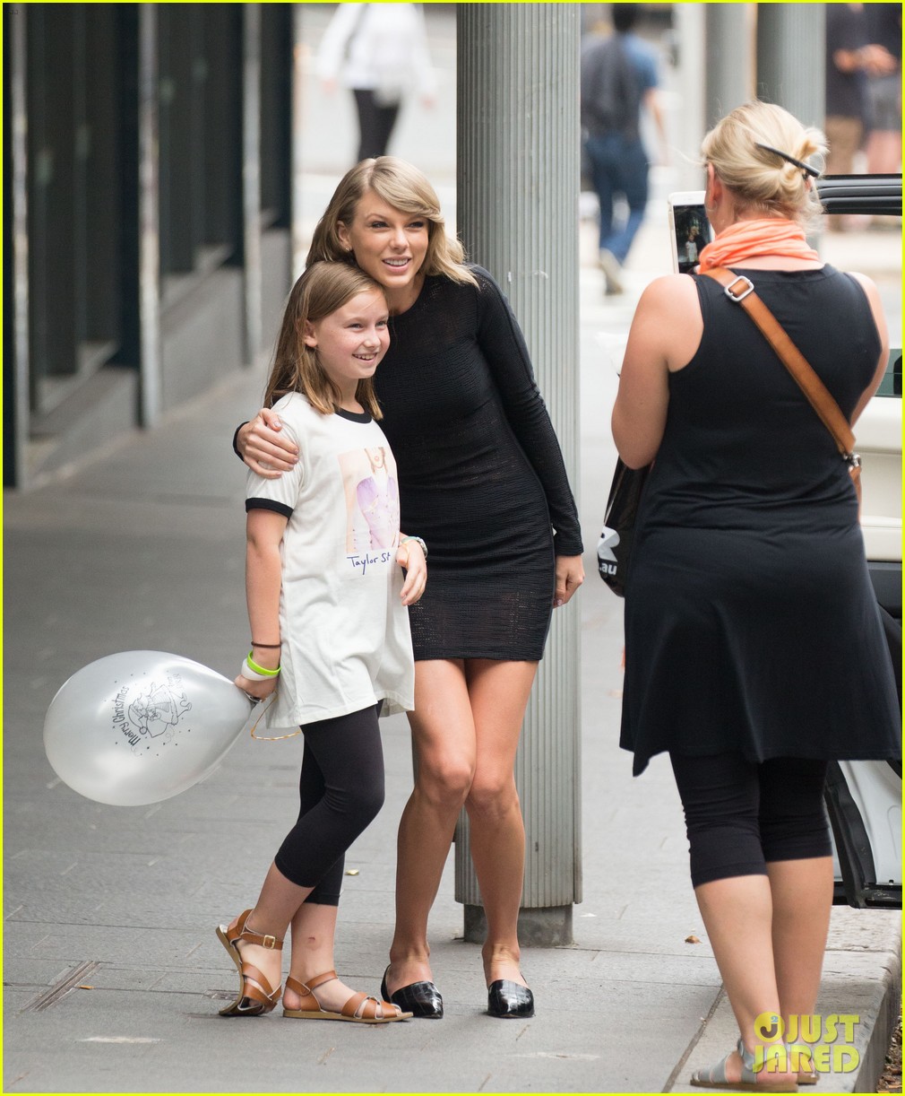 Taylor Swift Rocks a Lacy Little Black Dress in Sydney