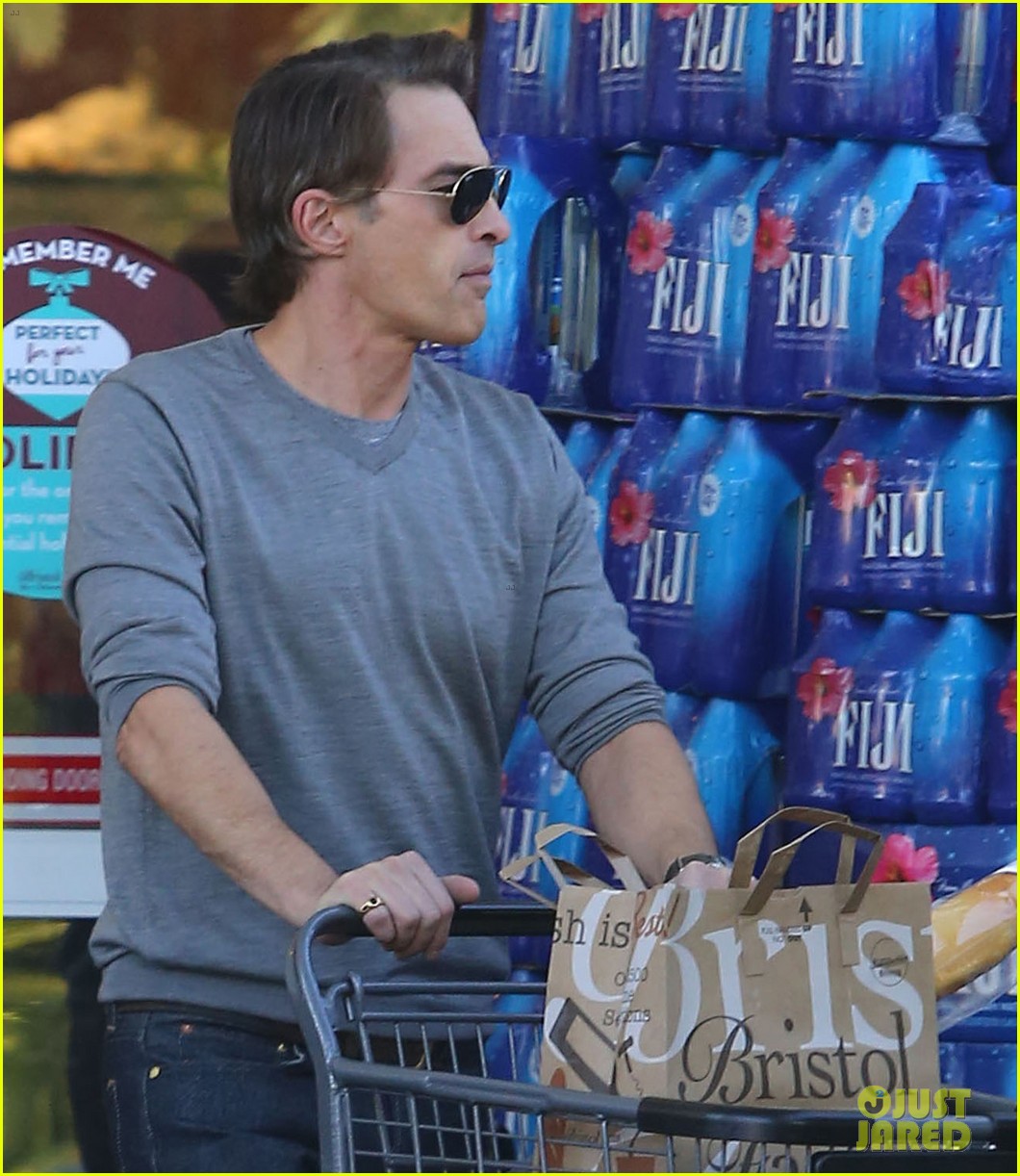 Olivier Martinez Picks Up a Baguette Before New Year's Eve