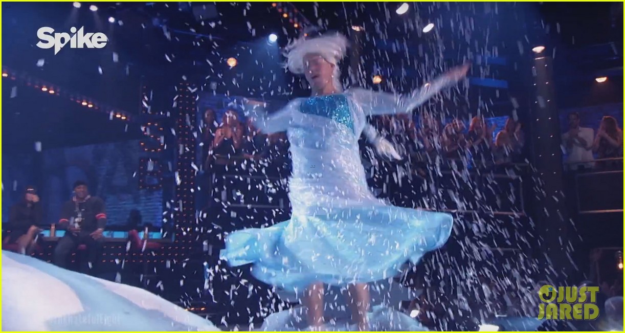 Channing Tatum Dresses as Frozen's Elsa for 'Lip Sync Battle'!