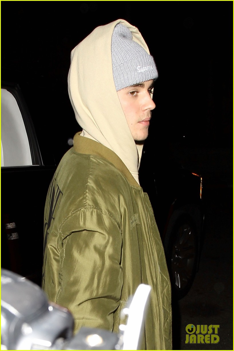 Justin Bieber & Kourtney Kardashian Hit Up the Same Spot