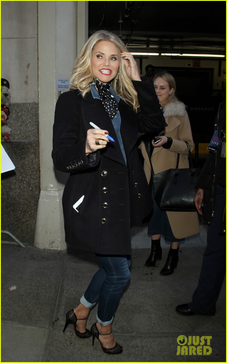 Christie Brinkley Knows How to Multi-Task in her Denim