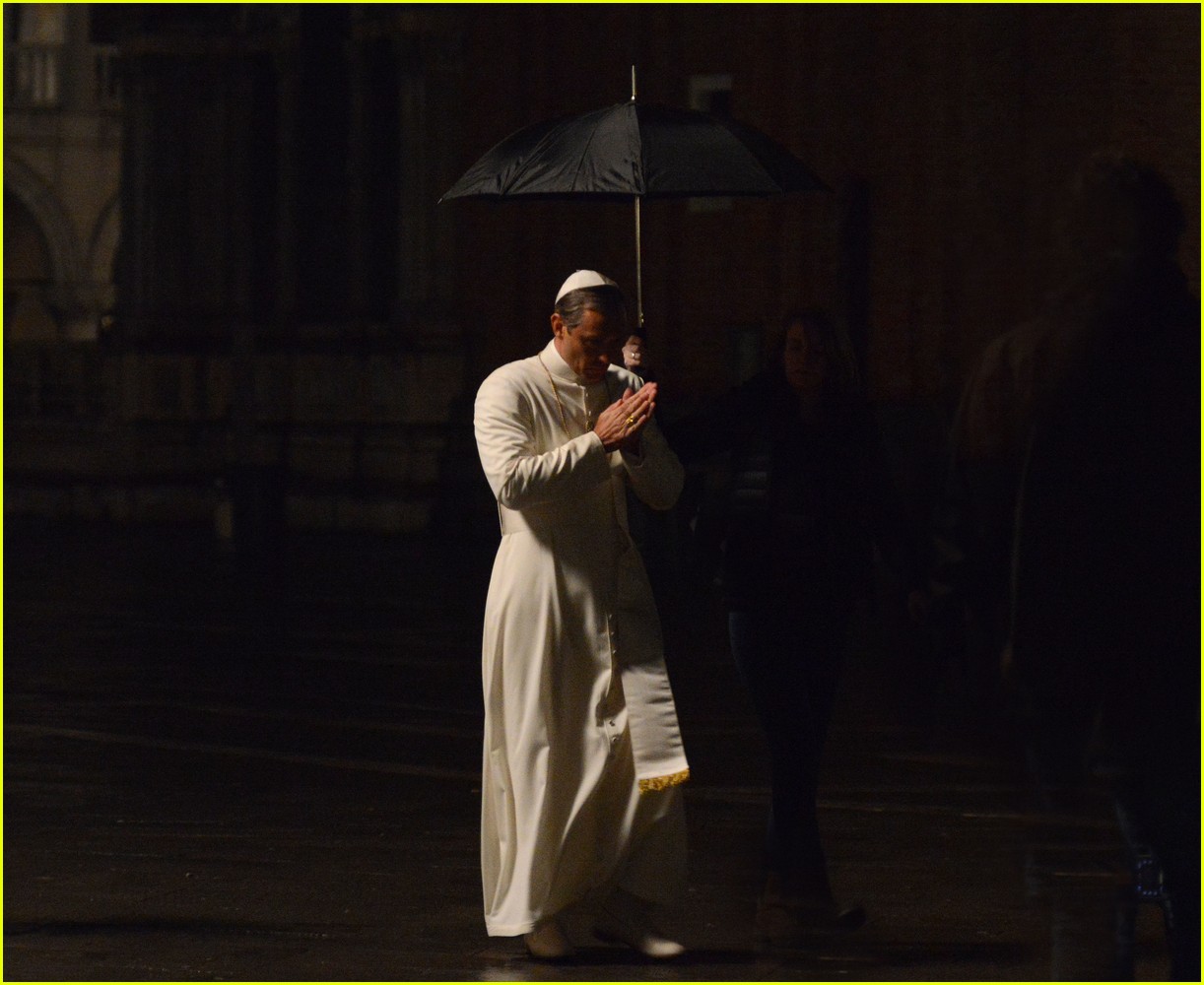 Jude Law Continues Filming 'The Young Pope' in Venice