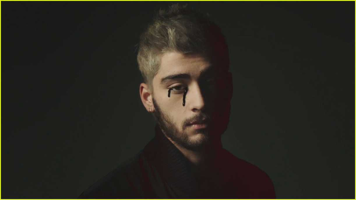 Gigi Hadid Makes Out with Zayn Malik in 'Pillowtalk' Video!