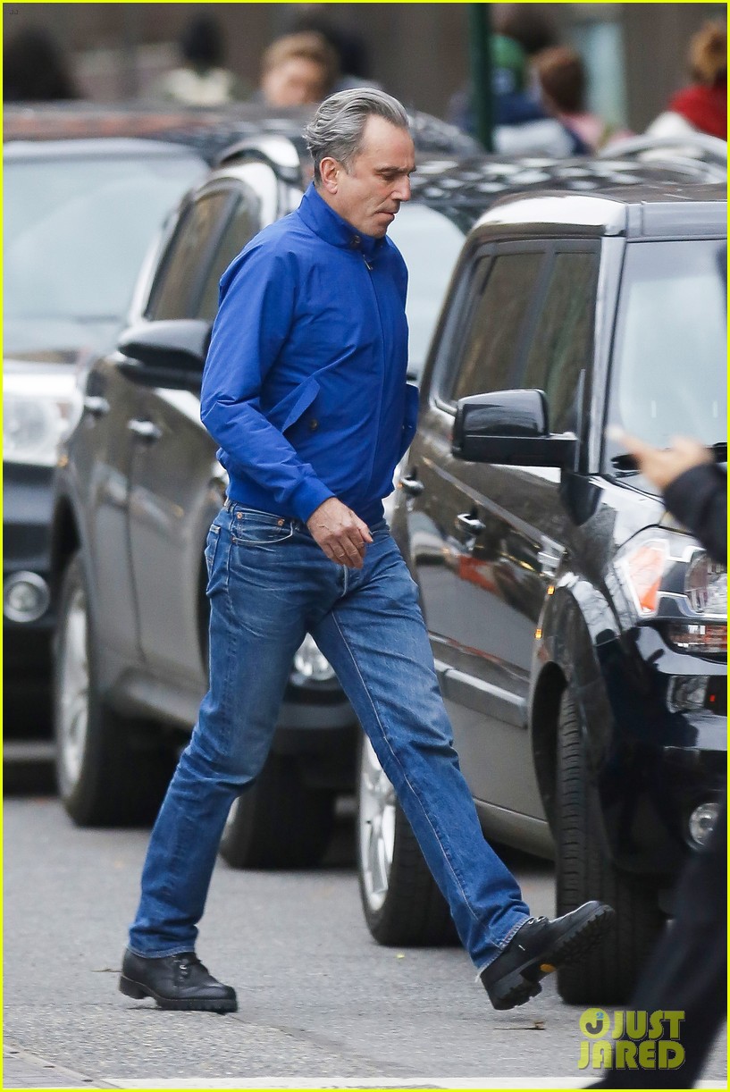 Daniel Day-Lewis Strolls Around NYC in Rare Sighting