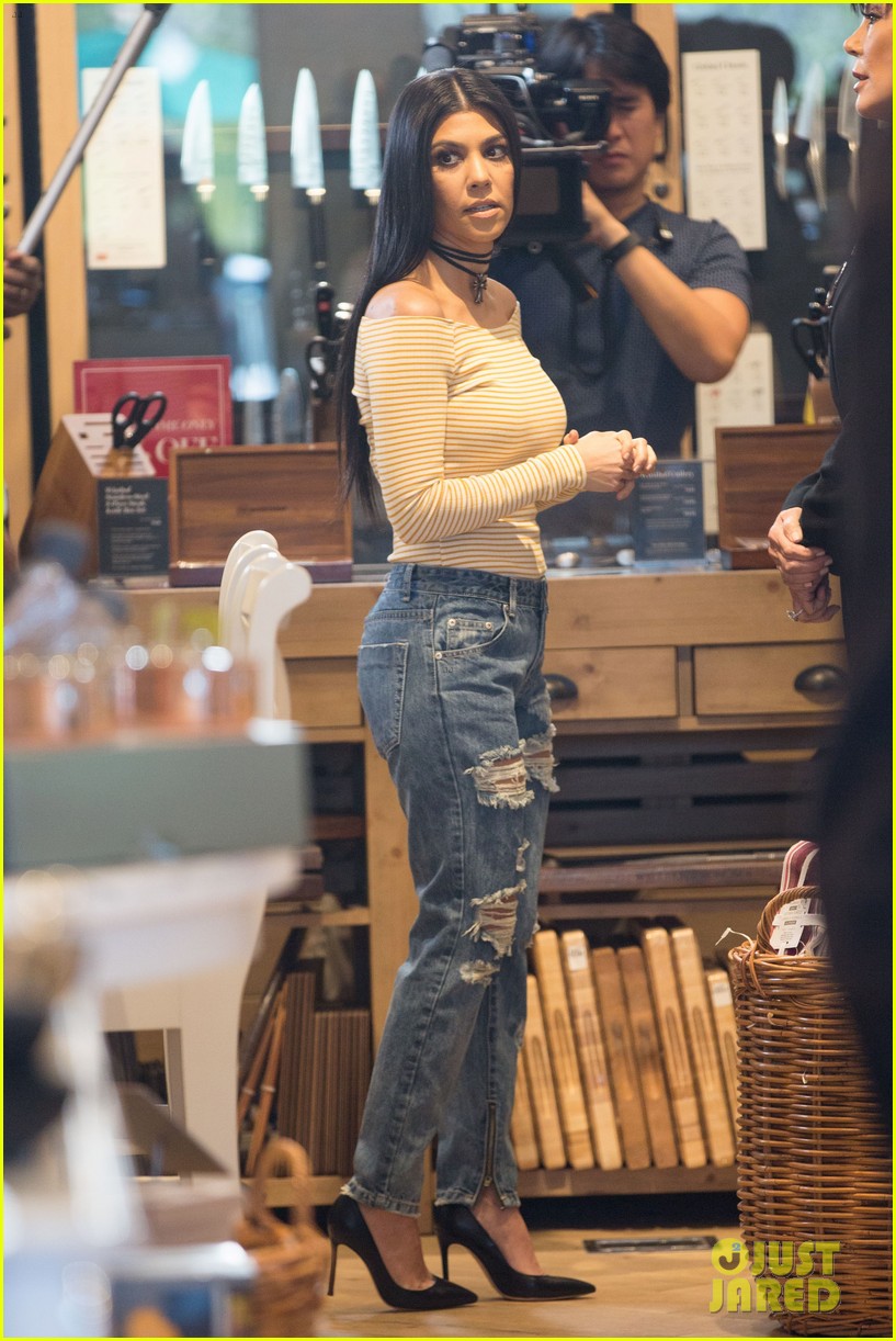 Kourtney Kardashian & Scott Disick Fill Out a Registry Together