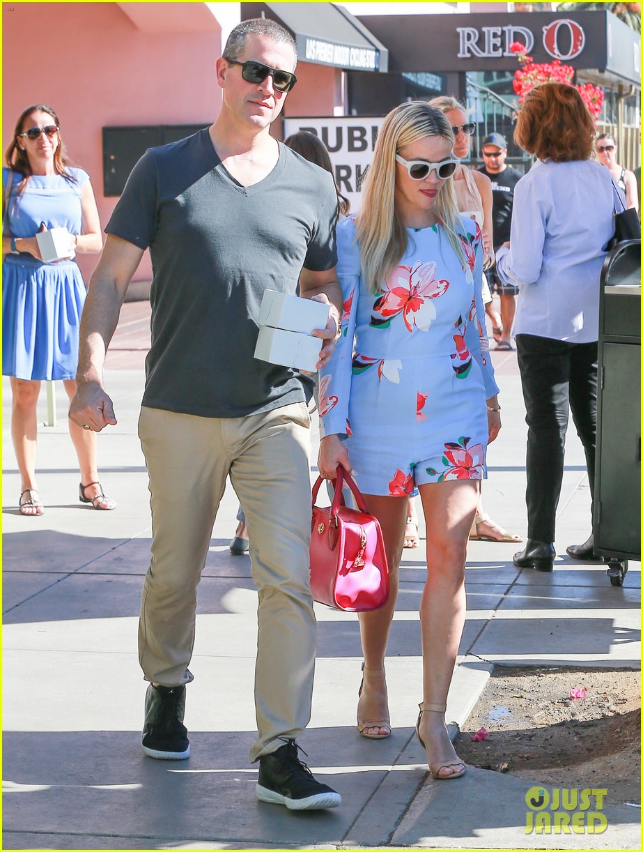 Reese Witherspoon & Adam Scott Hug It Out for 'Big Little Lies'