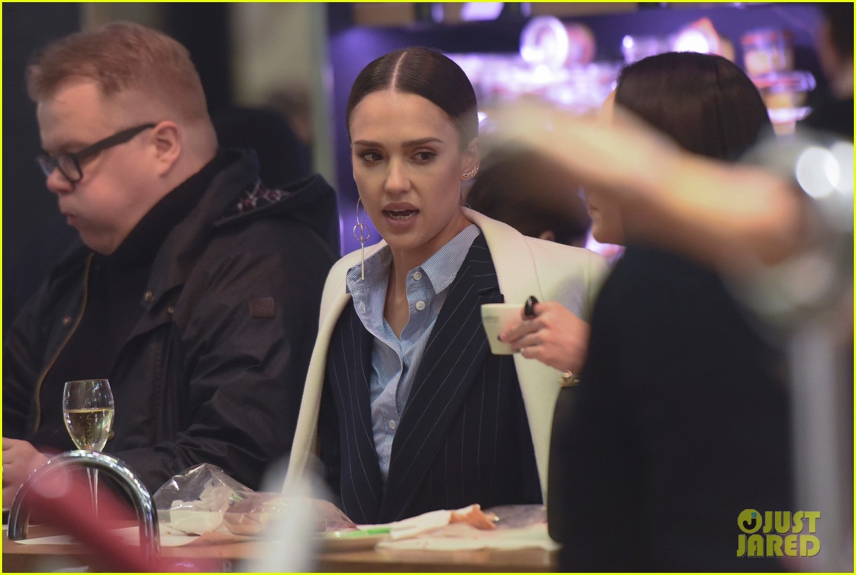 Jessica Alba Has a Shopping Day in Paris After Fashion Week
