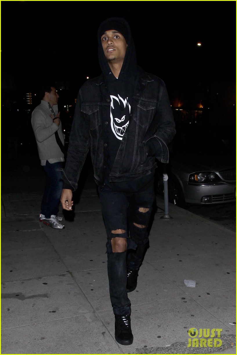 Kendall Jenner Hangs With Lakers' Jordan Clarkson After Game