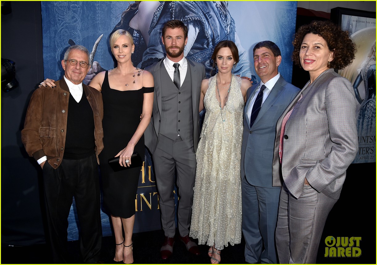 Chris Hemsworth & Jessica Chastain Attend 'The Huntsman' Premiere