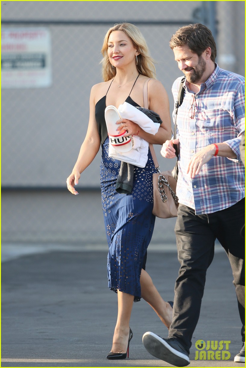 Kate Hudson Explains Mom Goldie Hawn's Instagram (Video)!
