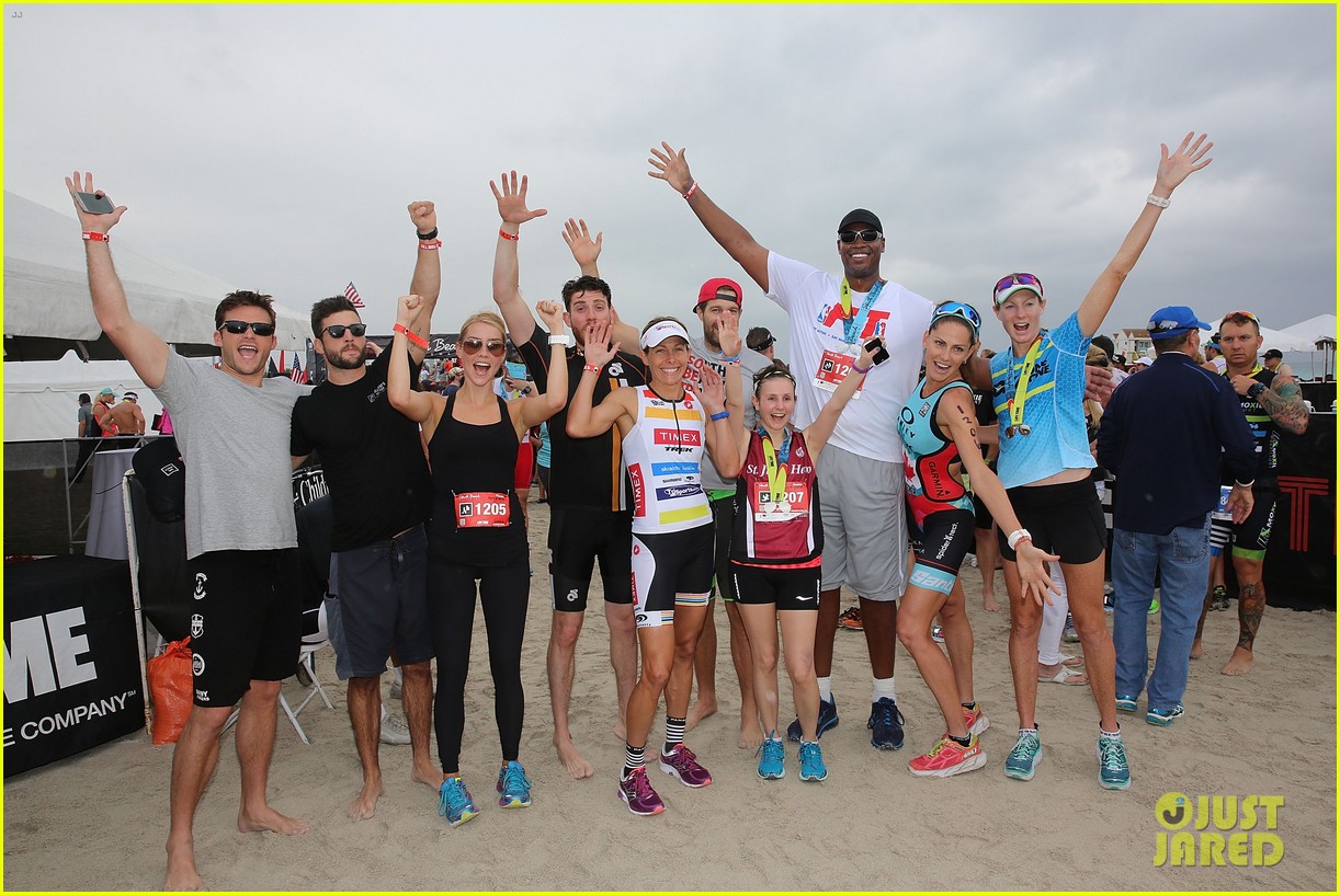 Geoff Stults & Parker Young Show Off Hot Bods for a Triathlon!