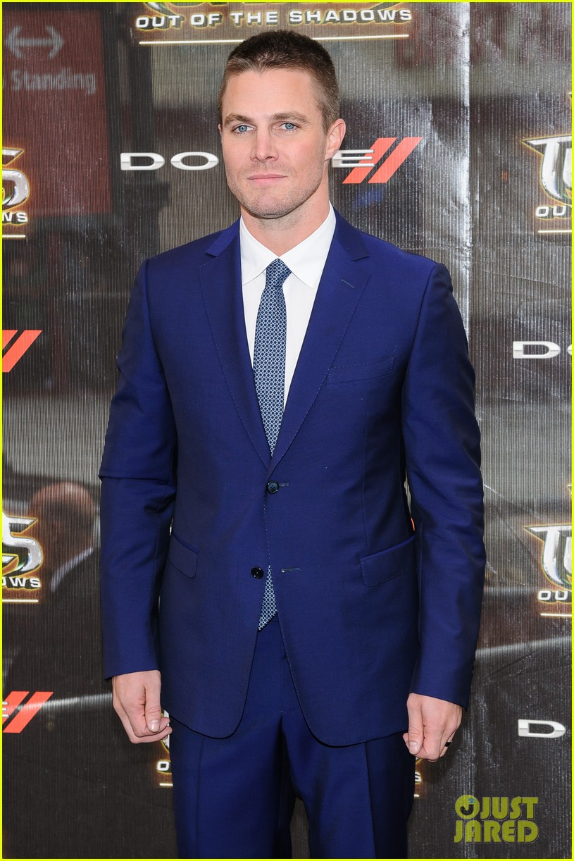 Stephen Amell & Wife Cassandra Jean Bring Adorable Daughter Mavi to 'TMNT' Premiere!
