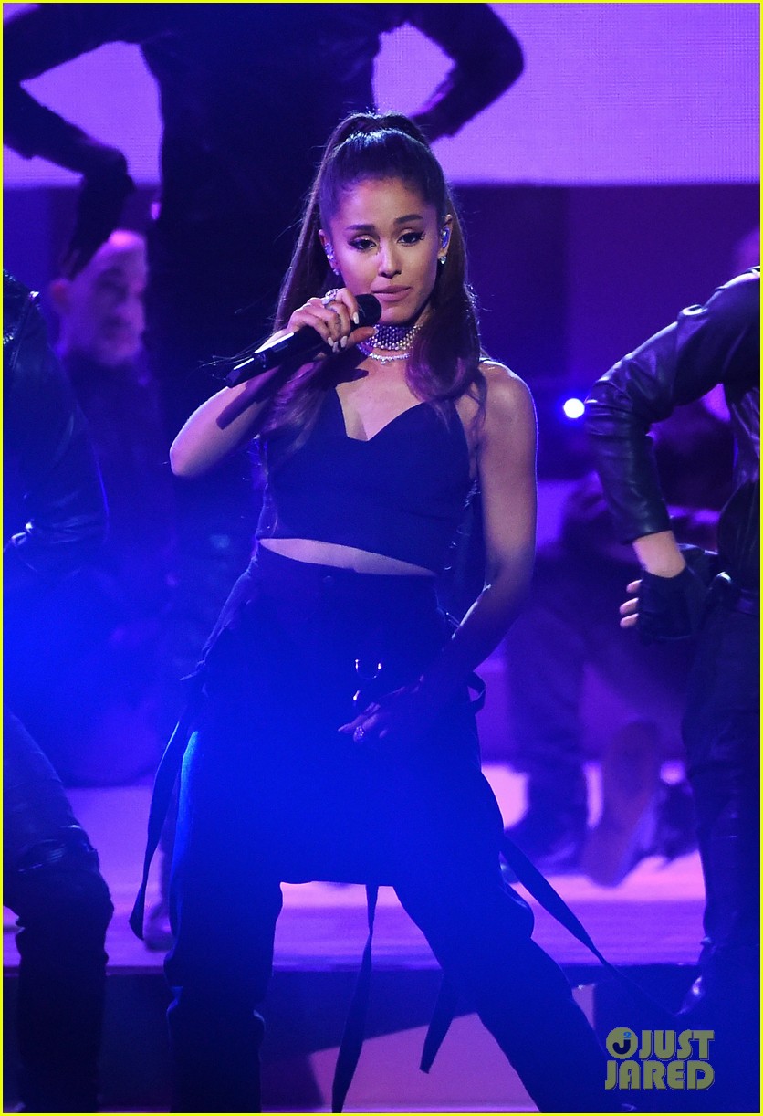Ariana Grande Wows With 'Dangerous Woman' & 'Into You' Medley at BBMAs 2016