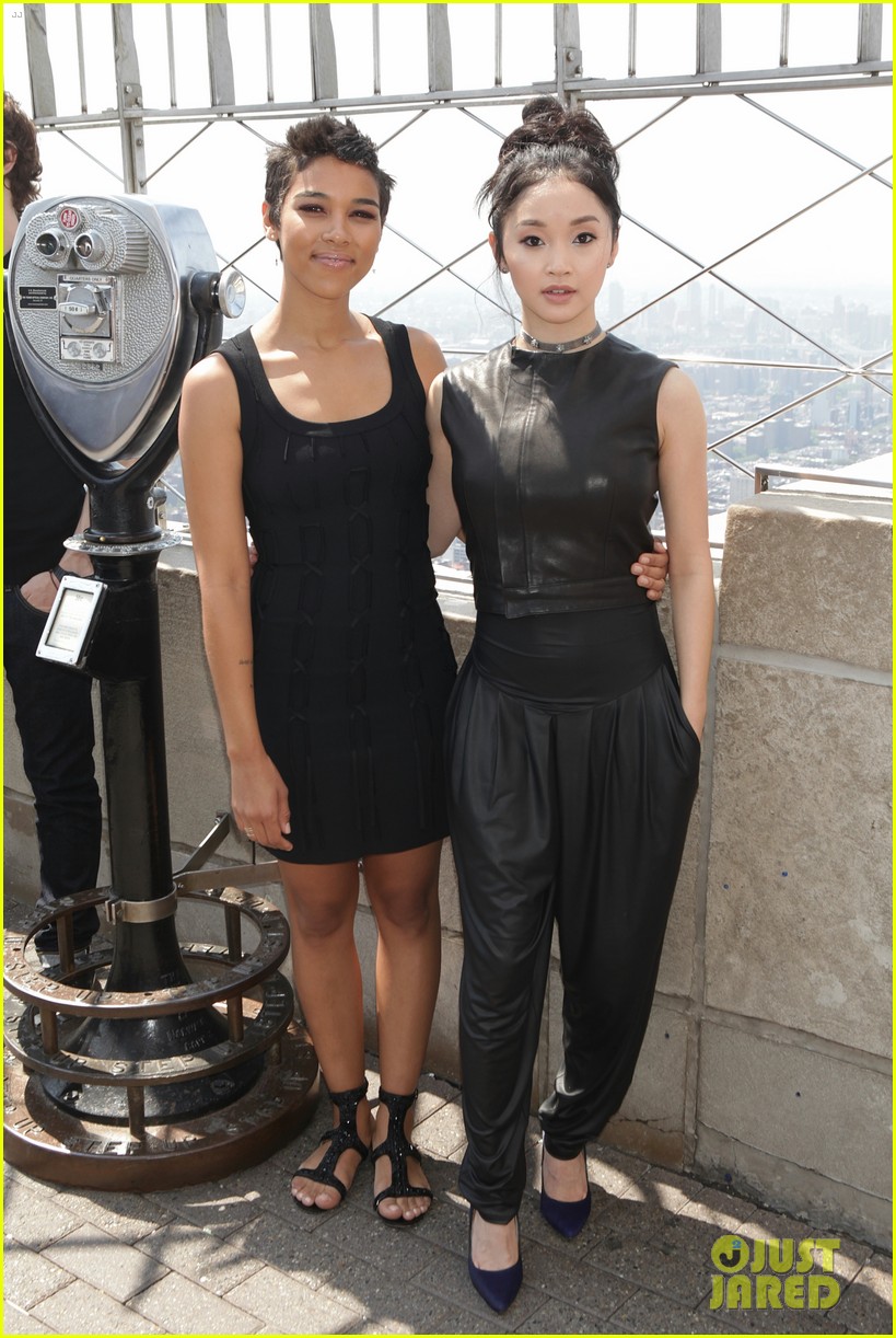 'X-Men' Stars Alexandra Shipp, Lana Condor & Evan Peters Stop by Empire State Building