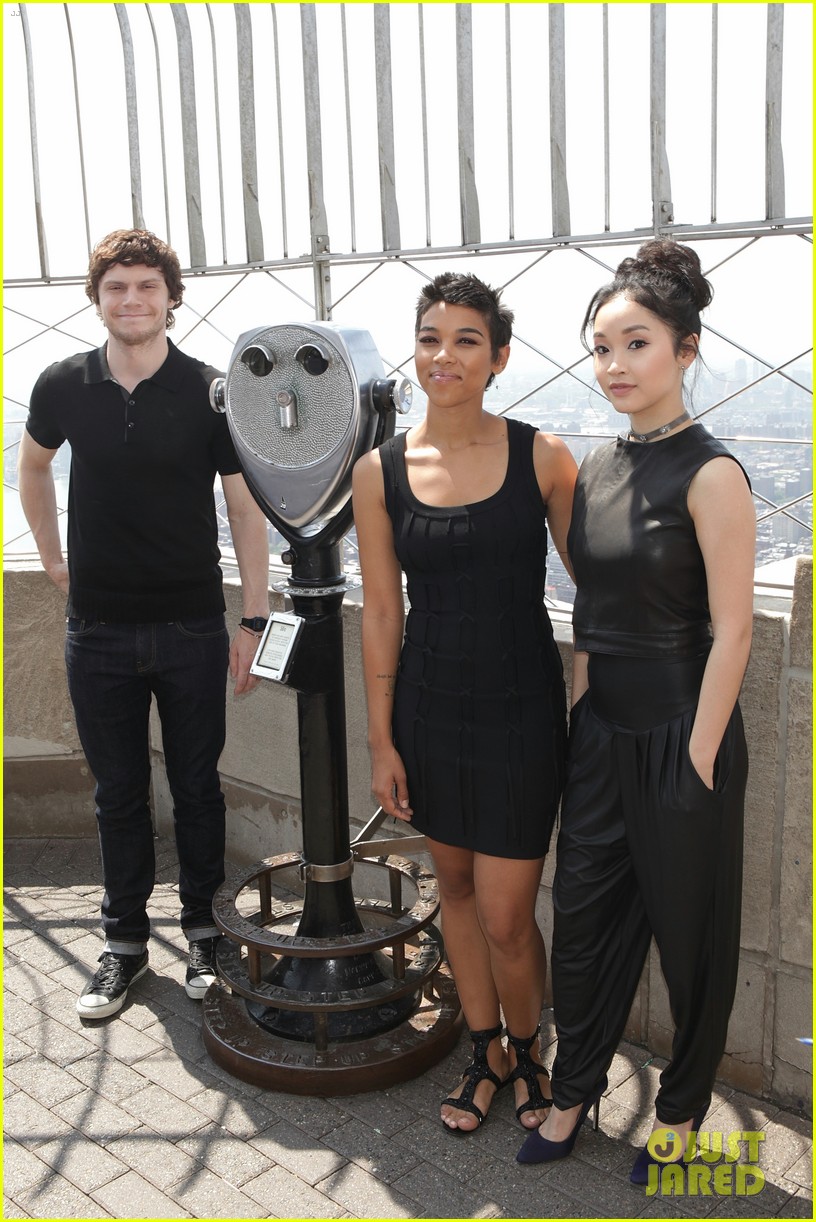 'X-Men' Stars Alexandra Shipp, Lana Condor & Evan Peters Stop by Empire State Building