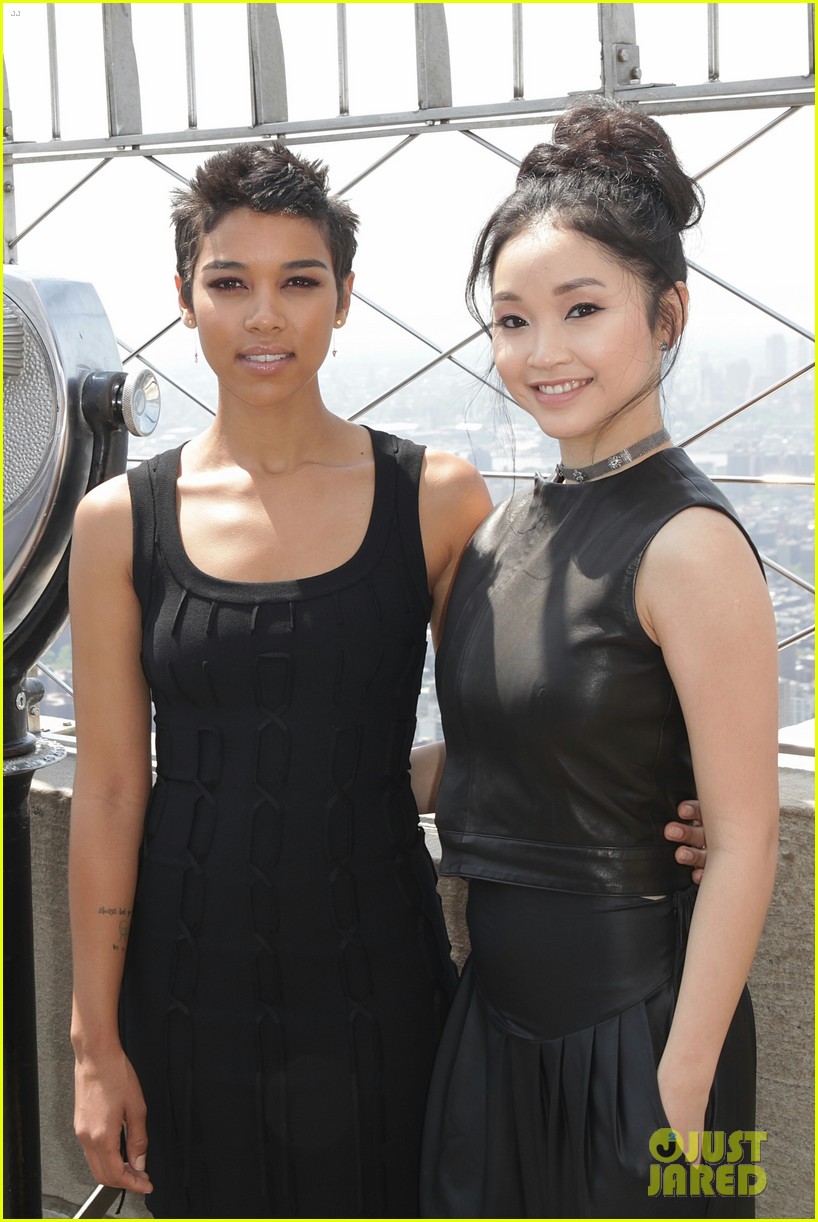 'X-Men' Stars Alexandra Shipp, Lana Condor & Evan Peters Stop by Empire State Building