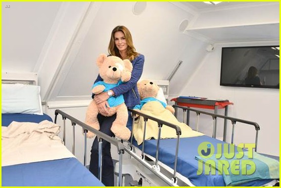 Cindy Crawford Helps Launch the 'Orbis' Flying Eye Hospital