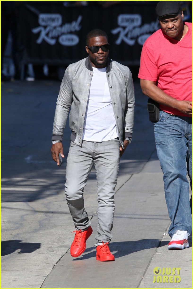 Kevin Hart Goes Shirtless, Bares Buff Body on Miami Jog