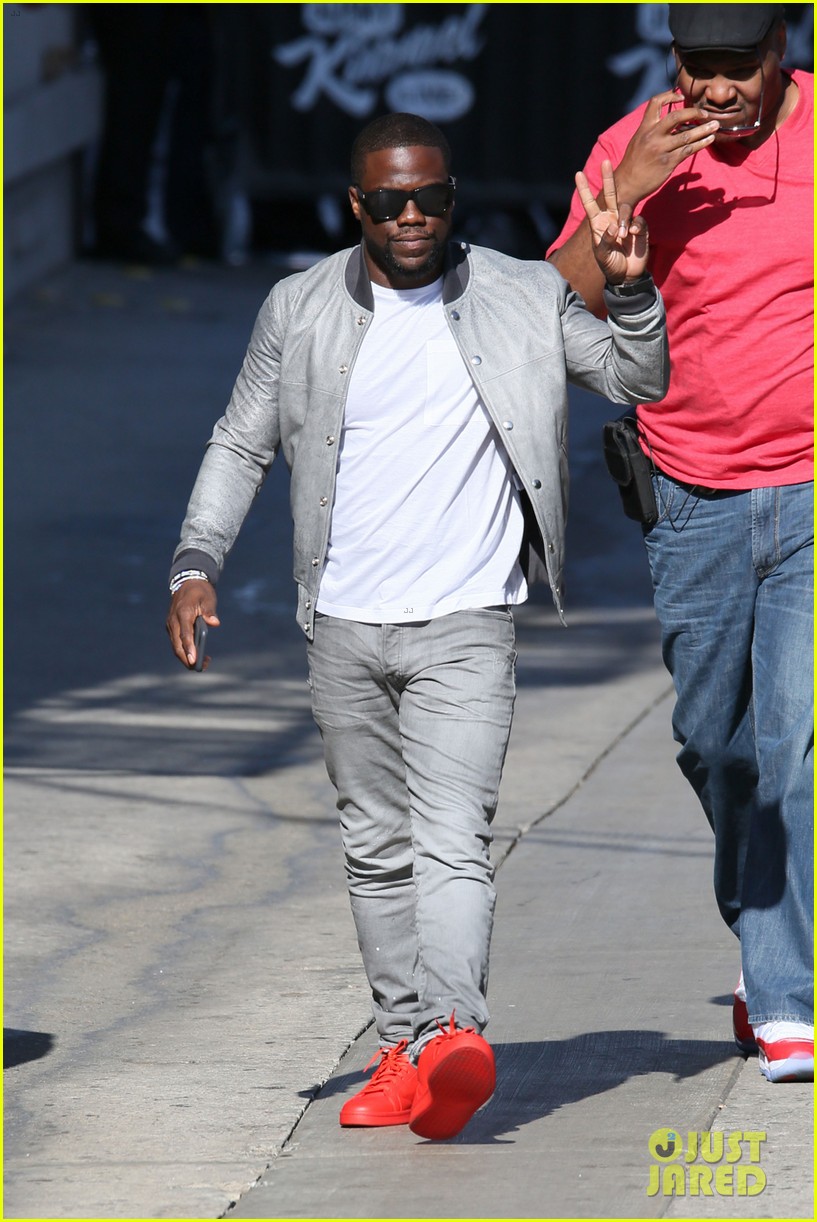 Kevin Hart Goes Shirtless, Bares Buff Body on Miami Jog