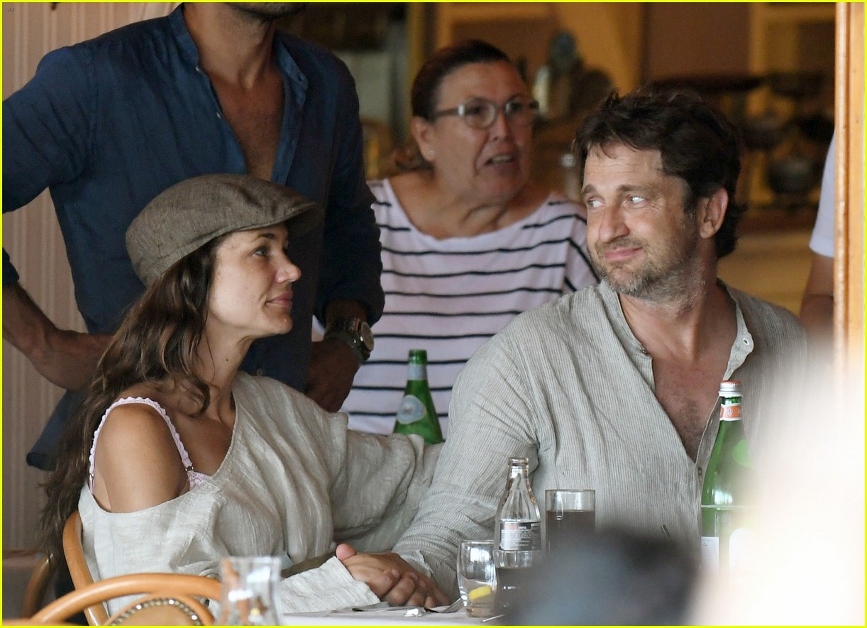 Gerard Butler & Morgan Brown Show Off Hot Bods in Italy!
