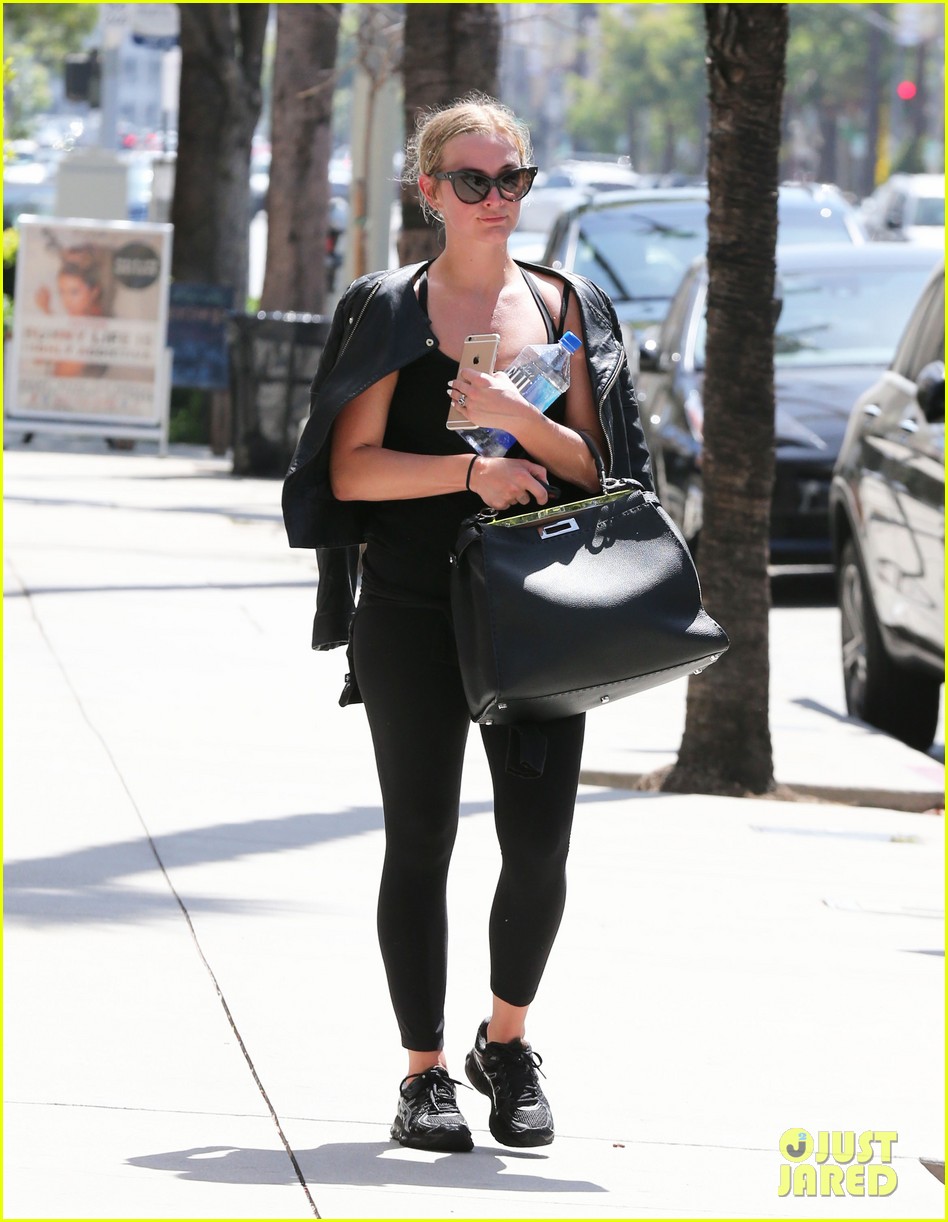 Evan Ross Shares Sexy Pic of Wife Ashlee Simpson