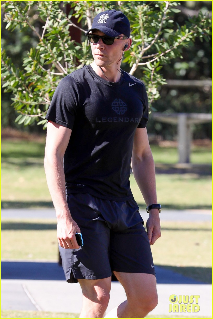 Tom Hiddleston Heads Out on a Jog After Arriving in Australia With Taylor Swift