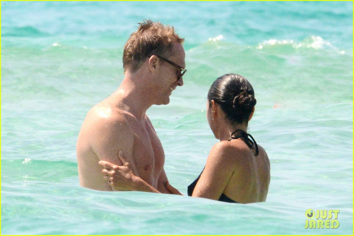 Jennifer Connelly & Paul Bettany Bare Beach Bodies in Spain!
