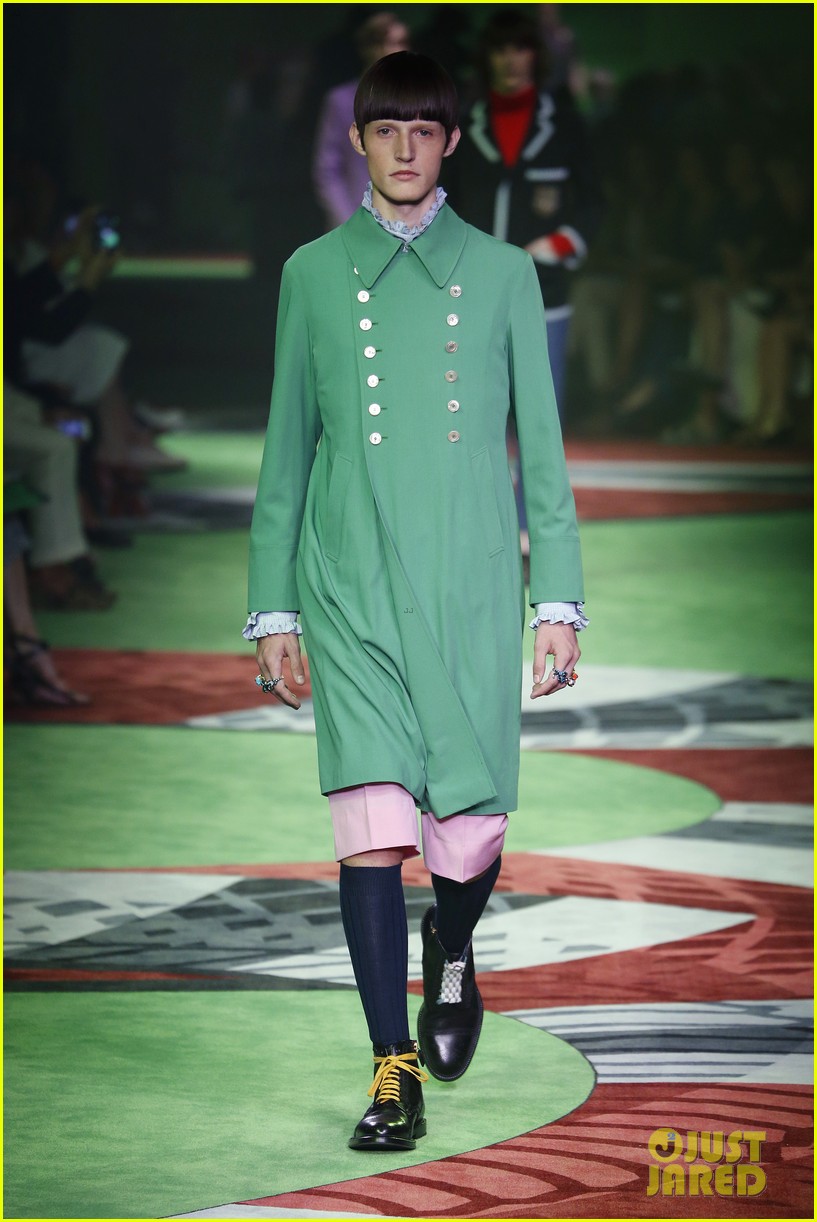 jared leto green dress Jared Leto turns up in the weirdest outfit ever for Suicide Squad premiere