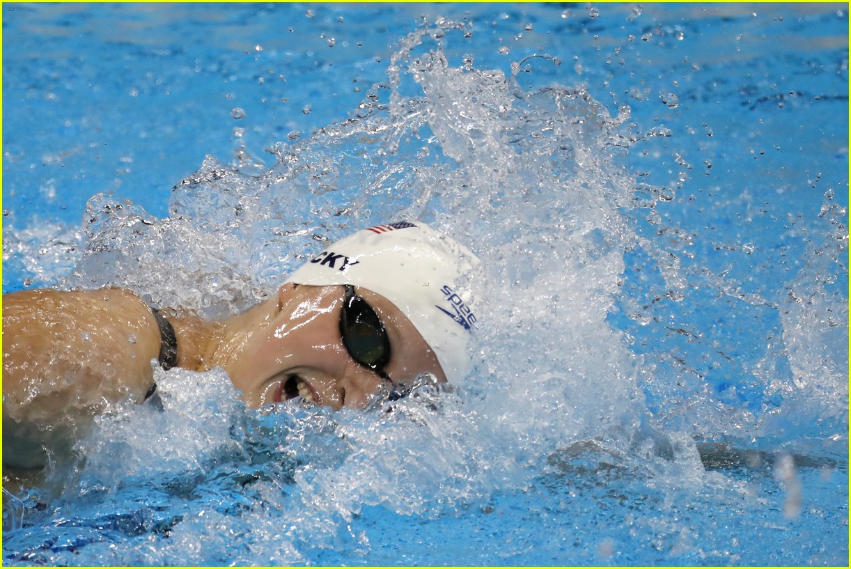 Katie Ledecky Wins Gold in 800m Freestyle & Beats Her Own World Record