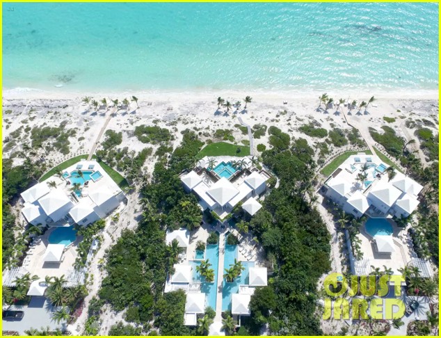Kendall & Kylie Jenner Stayed at the Most Amazing Airbnb in Turks & Caicos!