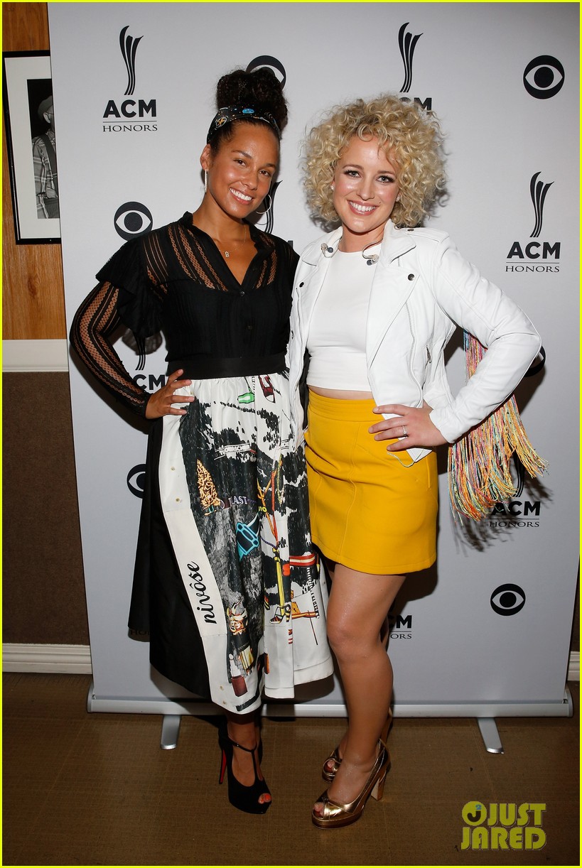 Blake Shelton, Miranda Lambert & Alicia Keys Celebrate ACM Honors 2016!