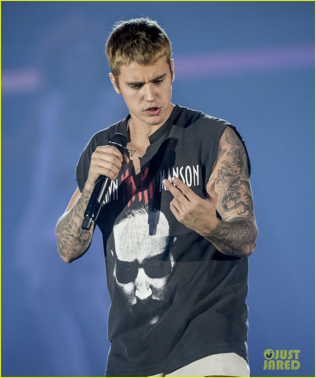 Justin Bieber Reveals How His Dad Keeps His Siblings Safe Online