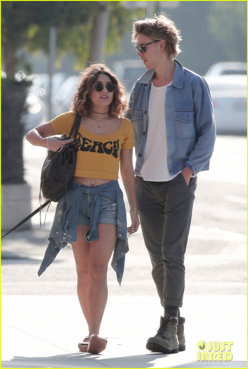 Vanessa Hudgens & Austin Butler Have a Day Date in Venice Beach