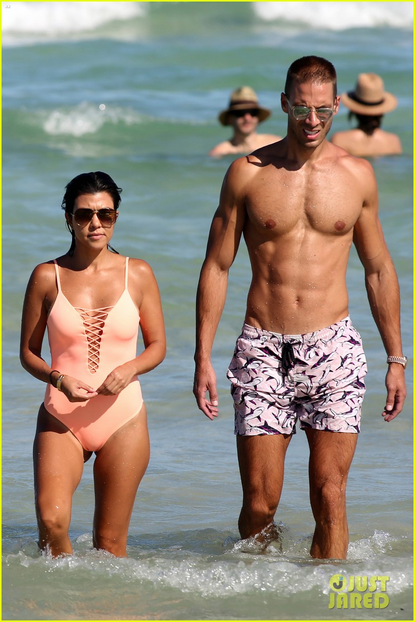Kourtney Kardashian & Pal Simon Huck Bare Hot Beach Bodies in Miami