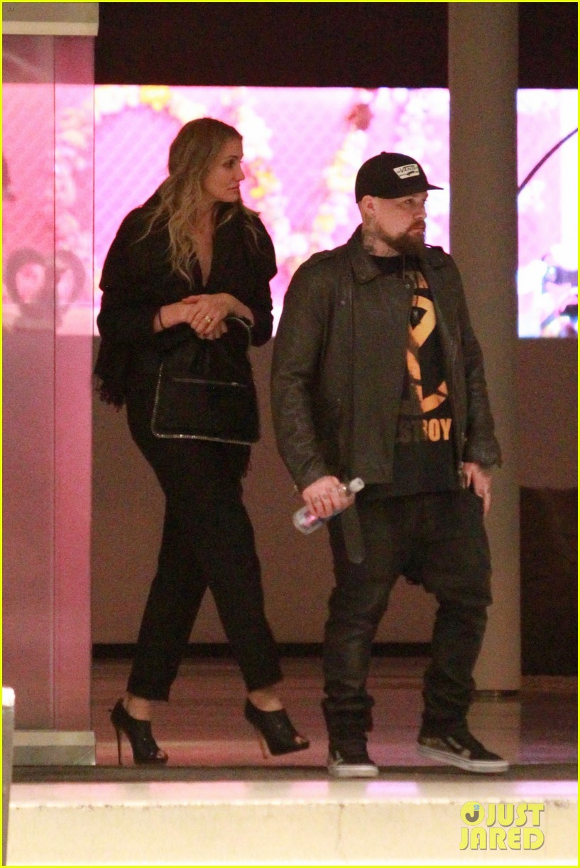 Nicole Richie Celebrates Birthday with Joel Madden, Cameron Diaz, Kate Hudson, & More at Disco-Themed Party!