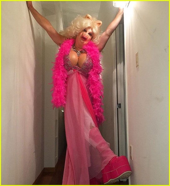 Colton Haynes Wows With Miss Piggy Halloween Costume!