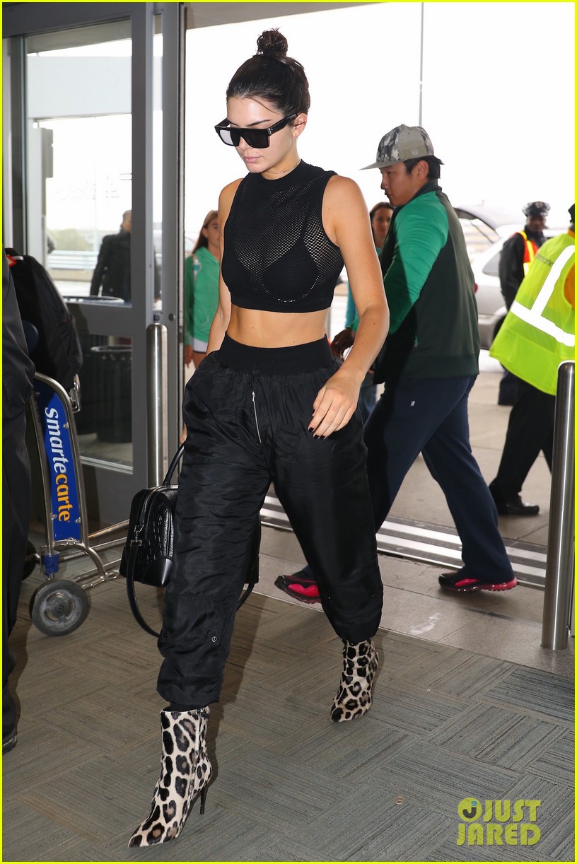 Kendall Jenner Shows Off Her Brand New Lip Tattoo!