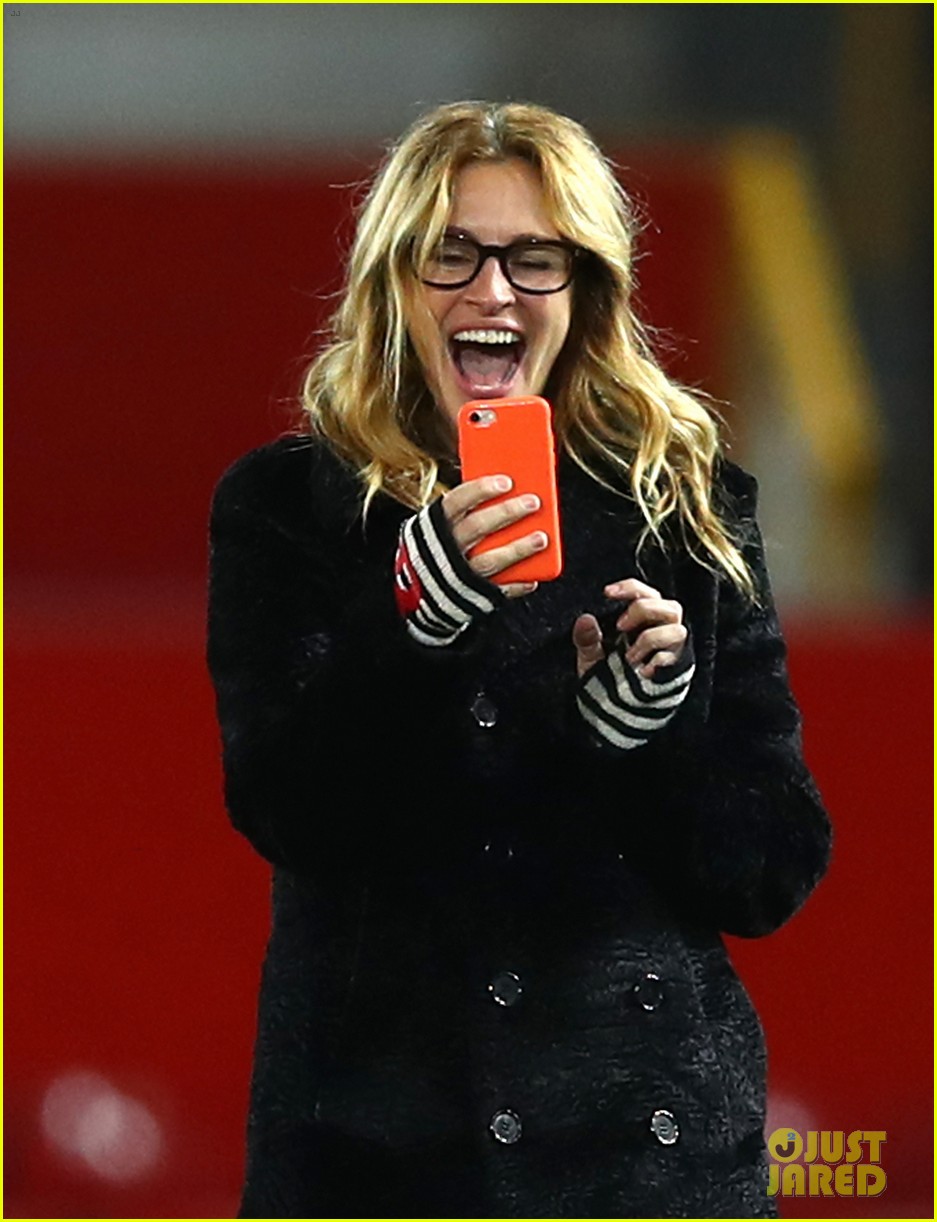 Julia Roberts Is the Best Soccer Mom, Takes Kids to Manchester United Game!