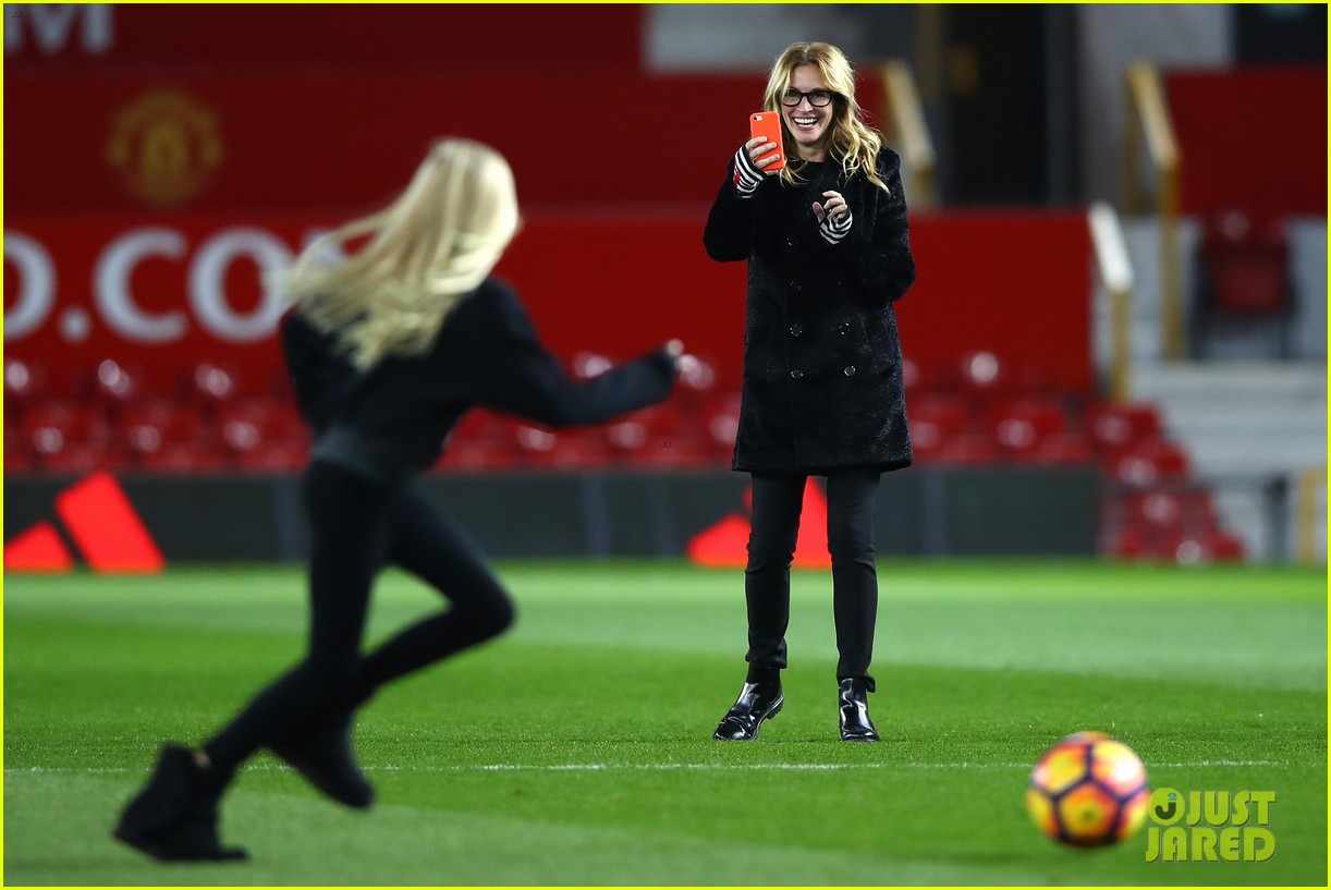 Julia Roberts Is the Best Soccer Mom, Takes Kids to Manchester United Game!