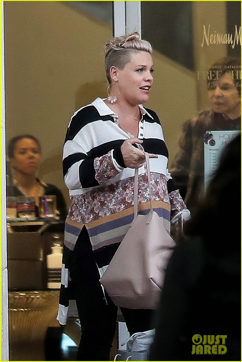 Pink Shows Off Her Major Baby Bump While Christmas Shopping