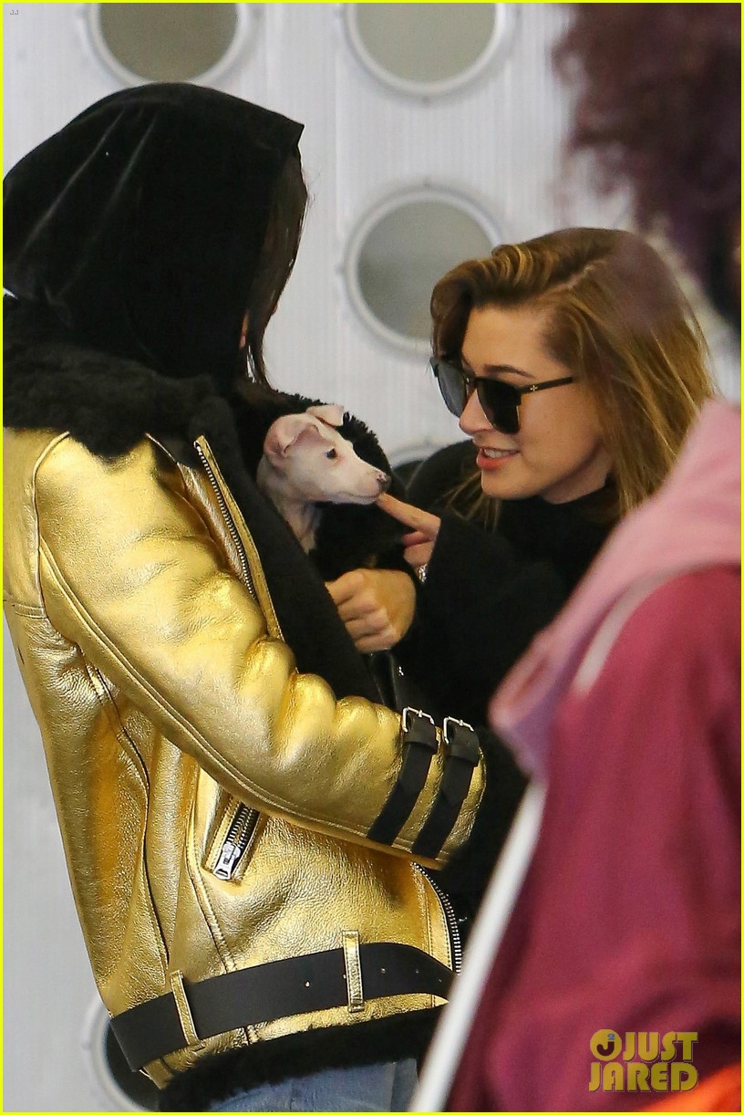 Kendall Jenner & Hailey Baldwin Shop The New Year Away