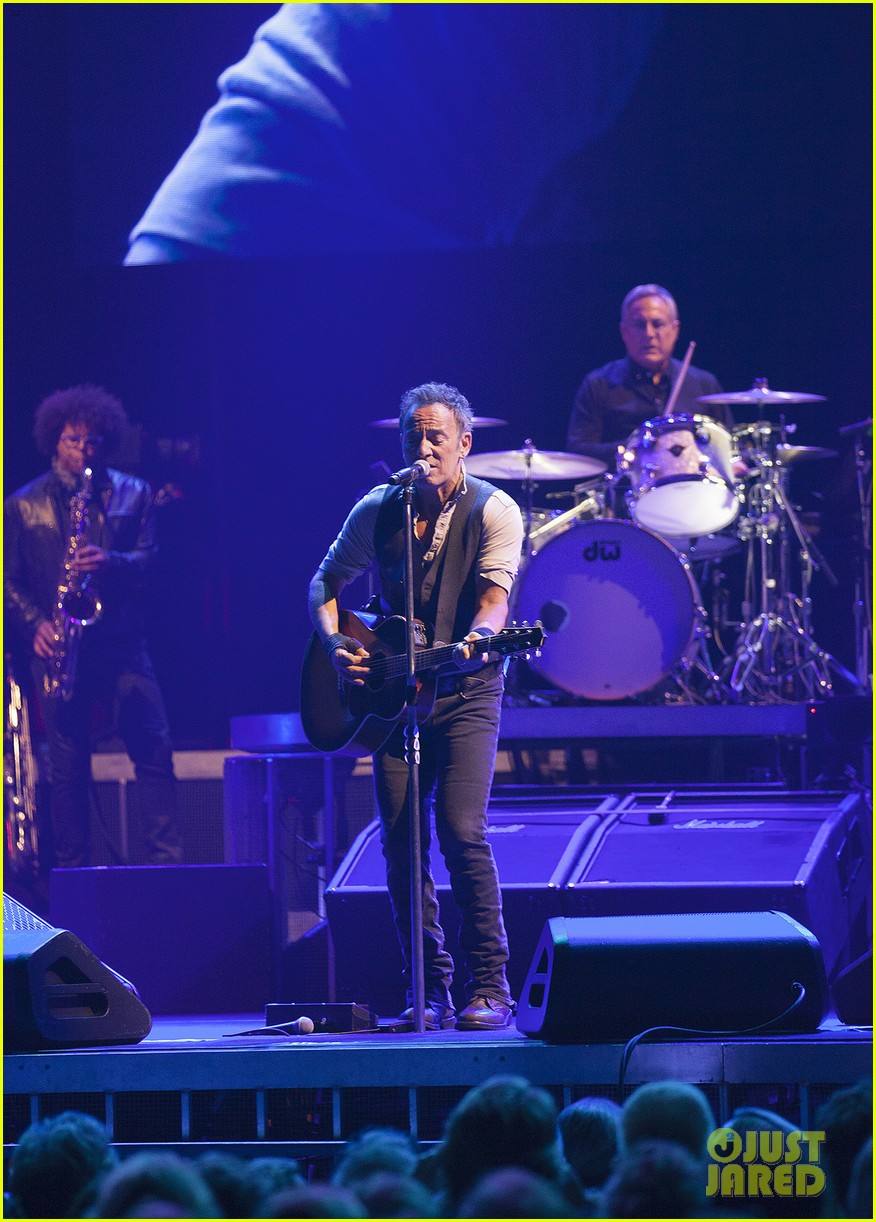 VIDEO: Bruce Springsteen Sends Love to Women's March Participants During Australia Concert