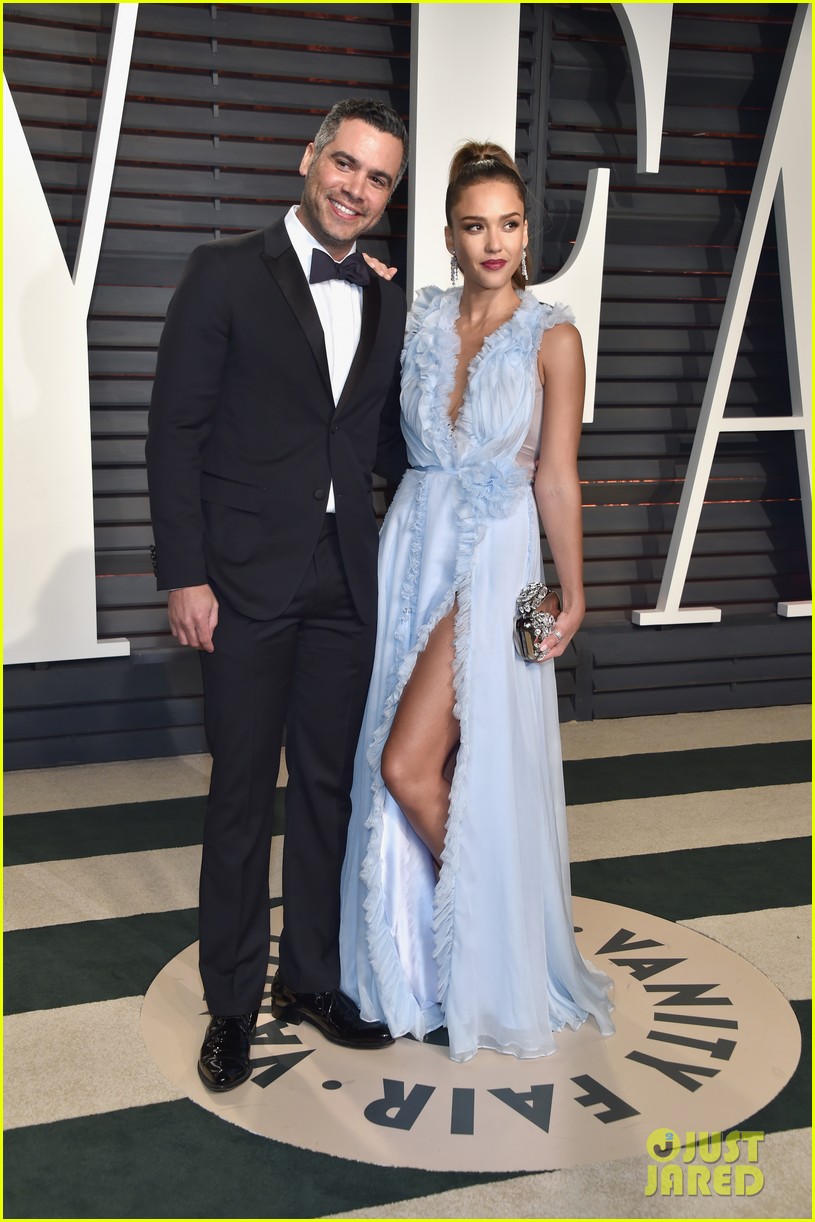 Jessica Alba & Husband Cash Warren Make a Cute Couple at Vanity Fair Oscars Party 2017!