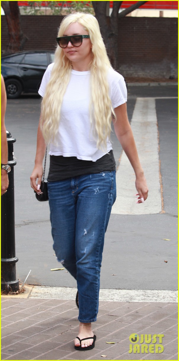 Amanda Bynes Returns to Twitter, Denies Pregnancy & Marriage Rumors