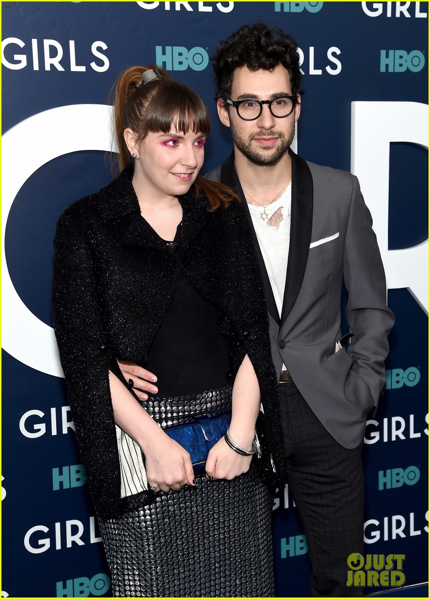 Lena Dunham Wears Dramatic Eye Makeup for 'Girls' Final Season Premiere!