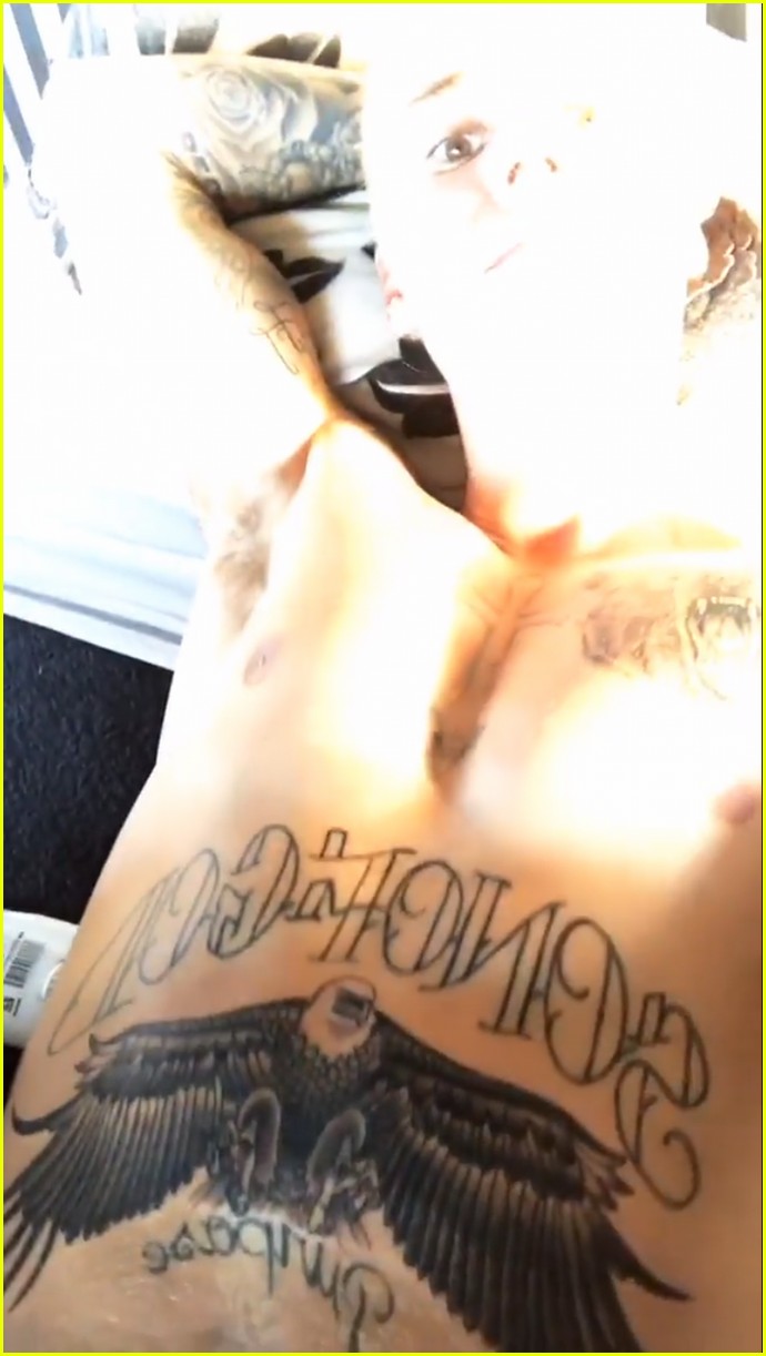 Justin Bieber Gets New Tattoo of Giant Eagle on His Chest