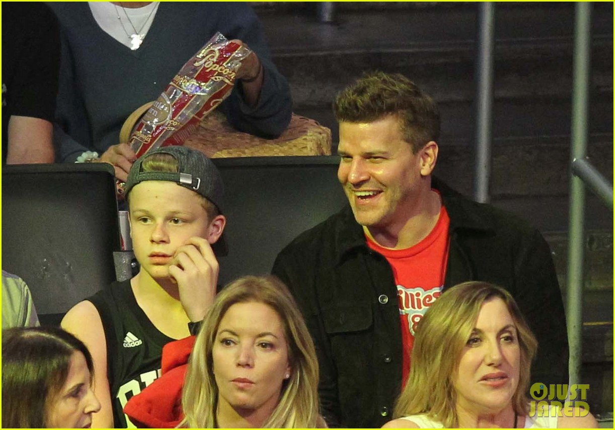 David Boreanaz & Son Jaden Root for 76ers in Los Angeles!