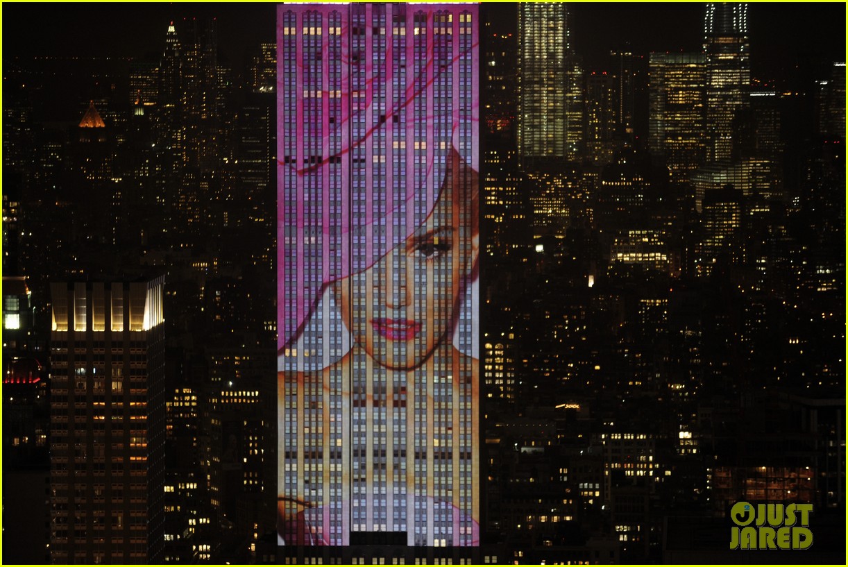 'Harper's Bazaar' Projected Giant Images of Celebs Onto the Empire State Building!