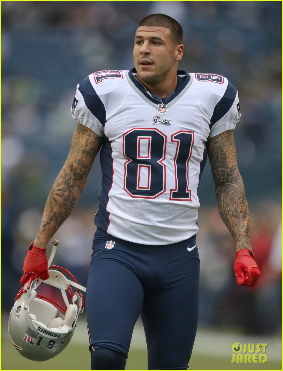Aaron Hernandez Dead - Convicted Murdered & Former NFL Player Commits Suicide in Jail at 27